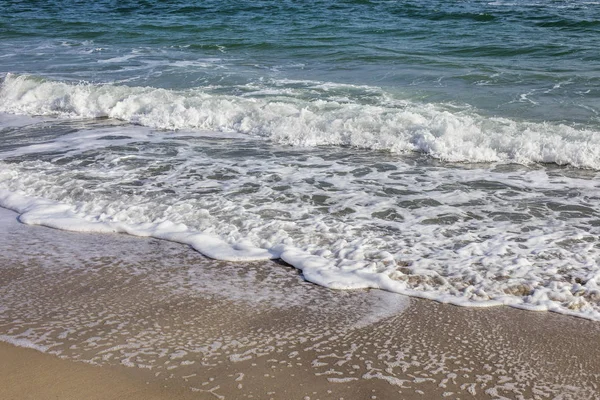 Wellen Tropischen Sandstrand Meer — Stockfoto