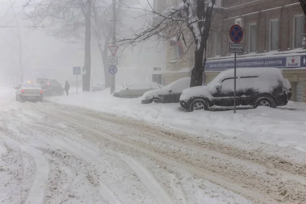 敖德萨 乌克兰 2014年12月29日 自然灾害 暴风雪与大雪瘫痪了城市 Kolaps 雪覆盖旋风欧洲 2014年12月29日在敖德萨 乌克兰 — 图库照片