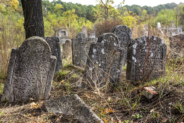 Odessa Ucrânia Novembro Sepulturas Antigas Abandonadas Histórico Cemitério Judaico Região — Fotografia de Stock