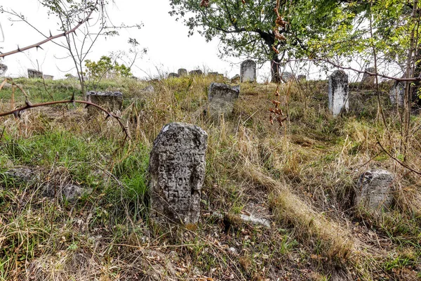 Οδησσός Ουκρανία Νοεμβρίου Εγκαταλελειμμένο Παλιό Τάφους Στο Ιστορικό Εβραϊκό Νεκροταφείο — Φωτογραφία Αρχείου