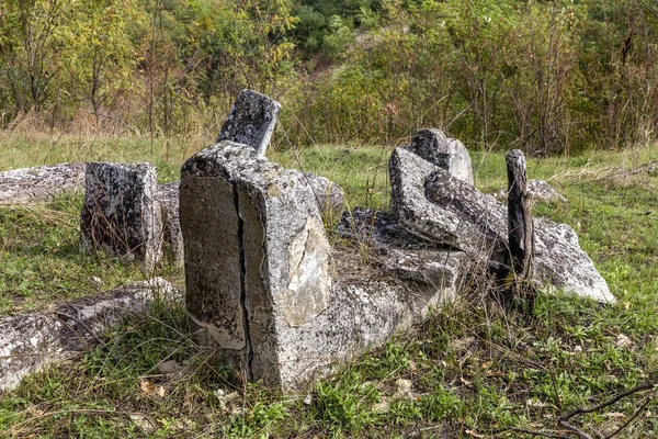 Οδησσός Ουκρανία Νοεμβρίου Εγκαταλελειμμένο Παλιό Τάφους Στο Ιστορικό Εβραϊκό Νεκροταφείο — Φωτογραφία Αρχείου