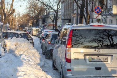 Odessa, Ukrayna - 29 Aralık 2014: Doğal felaketler, kar fırtınası şiddetli kar yağışı ile şehir felç oldu. Kolaps. Kar kaplı siklon Avrupa, 29 Aralık 2014 Odessa, Ukrayna.