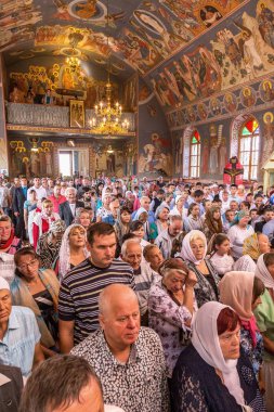 Odessa, Ukrayna - 13 Eylül: Köyü tapınakta simgelerin Ortodoks Hıristiyan dini bayram kutlaması. Büyükşehir Odessa ve Izmail Agafangel, 13 Eylül 2014 yılında Odessa, Ukrayna 