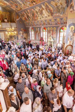 Odessa, Ukrayna - 13 Eylül: Köyü tapınakta simgelerin Ortodoks Hıristiyan dini bayram kutlaması. Büyükşehir Odessa ve Izmail Agafangel, 13 Eylül 2014 yılında Odessa, Ukrayna 