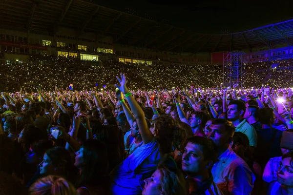 Odessa Ucrânia Junho 2016 Grande Multidão Espectadores Concerto Rock Durante — Fotografia de Stock
