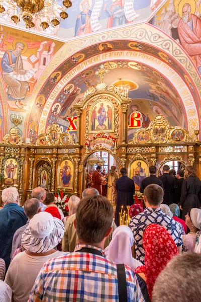 Odessa, Ukrayna - 13 Eylül: Köyü tapınakta simgelerin Ortodoks Hıristiyan dini bayram kutlaması. Büyükşehir Odessa ve Izmail Agafangel, 13 Eylül 2014 yılında Odessa, Ukrayna 