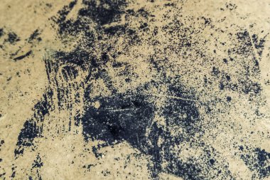 Arka plan eski boya kırık. Yüzeyi büyük çatlaklar. Katmanları kapatın; birçok boya ve kağıt katmanları soyut bir doku vermek; arka plan makro peeling boyalı yüzey oluşturur