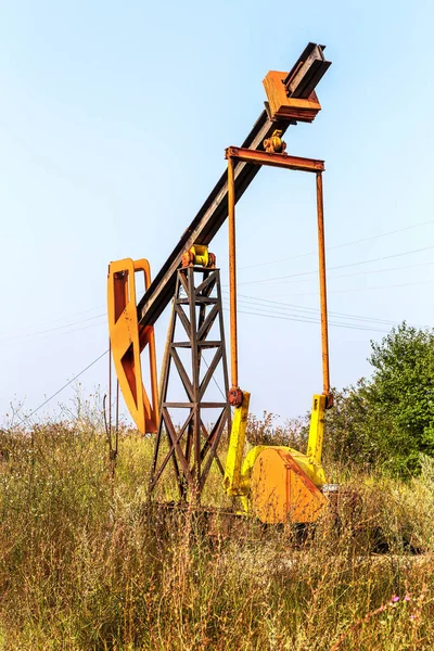 Piccolo Derrick Petrolifero Privato Pompa Olio Sul Campo Vecchio Impianto — Foto Stock