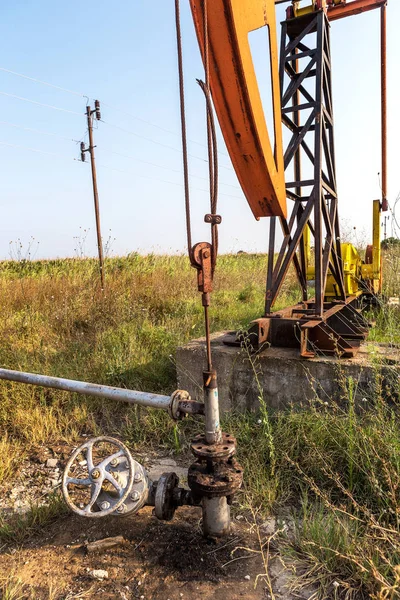 Piccolo Derrick Petrolifero Privato Pompa Olio Sul Campo Vecchio Impianto — Foto Stock