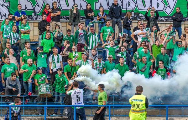 Odessa Ukrajna 2016 Szeptember Szurkolók Lelátókon Stadion Nézők Érzelmileg Támogatja — Stock Fotó