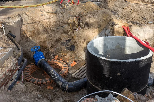 Grävde Djupt Dike Utilities Engineering Stadssystem Larmsystem För Urban Sanitet — Stockfoto