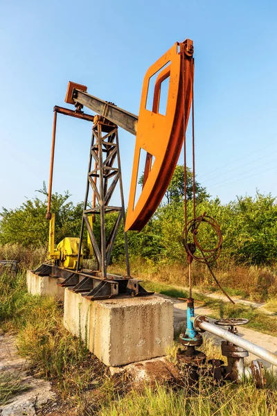 Piccolo Derrick Petrolifero Privato Pompa Olio Sul Campo Vecchio Impianto — Foto Stock