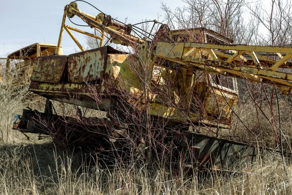 Guindaste Automóvel Enferrujado Velho Jogado Technopark Velho Chernobyl Após Acidente — Fotografia de Stock