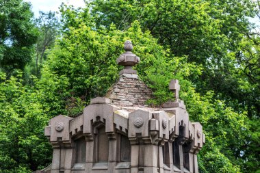 Odessa, Ukrayna 13 Mayıs 2014: eski Katolik Aile, atalarının Anıtı Polonya mezarlığı. 18. yüzyılın iyi korunmuş atalarının Hıristiyan aile mezarlığına