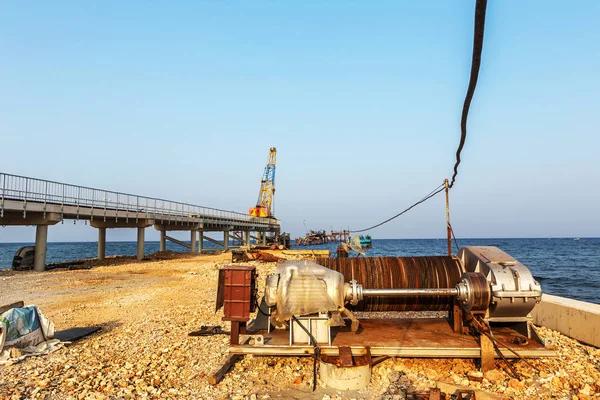 Construcción Arteria Tráfico Del Puente Con Una Línea Ferrocarril Atraque —  Fotos de Stock