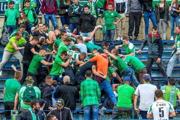 Odessa Ukrajna 2016 Szeptember Szurkolók Lelátókon Stadion Nézők Érzelmileg Támogatja — Stock Fotó