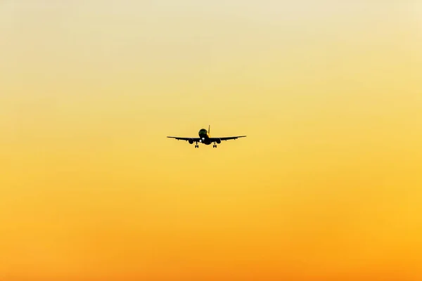 Varna Bulgaria July 2016 Quick Civilian Passenger Plane Sky Landing — Stock Photo, Image