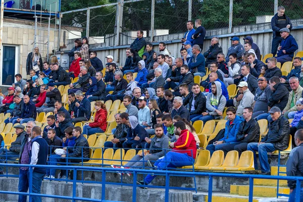 Odessa Ukraina September 2016 Fotbollsfans Och Åskådare Står Stadium Känslomässigt — Stockfoto