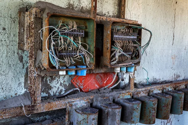 Παλιά Σπασμένα Τηλεφωνικό Κέντρο Στο Εσωτερικό Του Εργοστασίου Κατασκευής Καταστράφηκε — Φωτογραφία Αρχείου