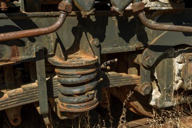 Eski paslı tren lokomotifi dışlama Çernobil bölgesi atılmış. Bölge yüksek radyoaktivite. Hayalet kasaba Pripyat. Chernobyl felaket. Paslı Sovyet Makina fabrikasında nükleer kaza alanında terk