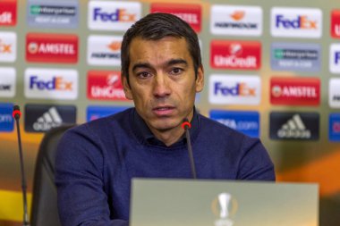 Odessa, Ukrayna - 3 Kasım 2016: Uefa Avrupa Ligi. FC Zarya (Lugansk) Feyenoord (Rotterdam) Hollanda kabul eder. Basın toplantısı Feyenoord Giovanni van Bronckhorst Teknik Direktörü. 1:1