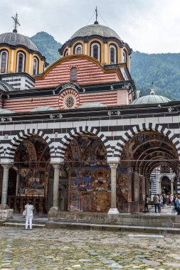 Rila Park, Bulgaristan - 30 Temmuz 2016: Rila Manastırı Hıristiyan davranır, Saint Ivan, Balkanlar'da, Unesco Dünya Mirası en önemli Bulgar Ortaçağ Hıristiyan Anıtlar