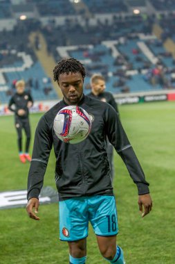 Odessa, Ukrayna - 3 Kasım 2016: Uefa Avrupa Ligi. FC Zarya (Lugansk) Feyenoord (Rotterdam) Hollanda kabul eder. Sıcak giysiler eğitim oyun öncesi ısınma oyuncular Feyenoord