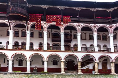 Rila Park, Bulgaristan - 30 Temmuz 2016: Rila Manastırı Hıristiyan davranır, Saint Ivan, Balkanlar'da, Unesco Dünya Mirası en önemli Bulgar Ortaçağ Hıristiyan Anıtlar