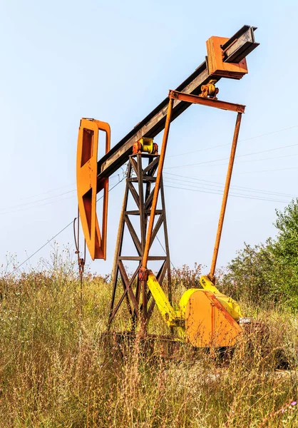 Piccolo Derrick Petrolifero Privato Pompa Olio Sul Campo Vecchio Impianto — Foto Stock