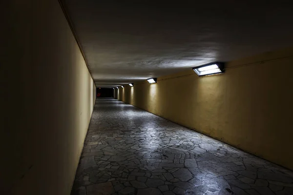 Пустой Подземный Туннель Светлокожий Конец Тоннеля Абстрактный Фон Творческого Дизайна — стоковое фото