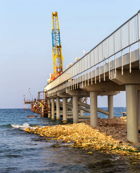 Construção Artéria Tráfego Ponte Com Uma Linha Ferroviária Cais Mar — Fotografia de Stock