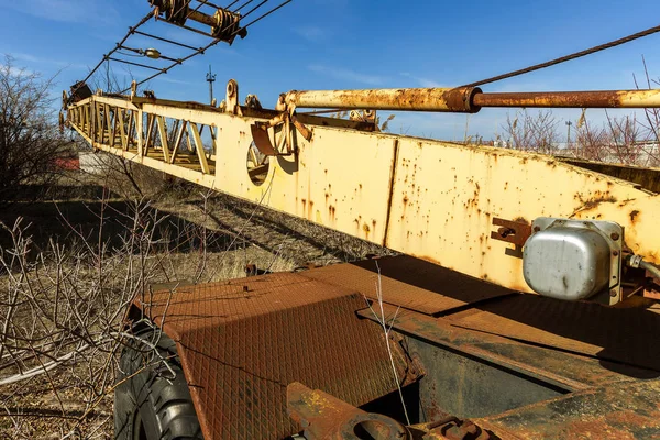 Vecchia Gru Automobilistica Arrugginita Viene Gettata Nel Vecchio Tecnoparco Chernobyl — Foto Stock