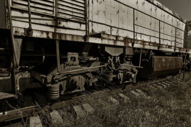 Eski paslı tren lokomotifi dışlama Çernobil bölgesi atılmış. Bölge yüksek radyoaktivite. Hayalet kasaba Pripyat. Chernobyl felaket. Paslı Sovyet Makina fabrikasında nükleer kaza alanında terk