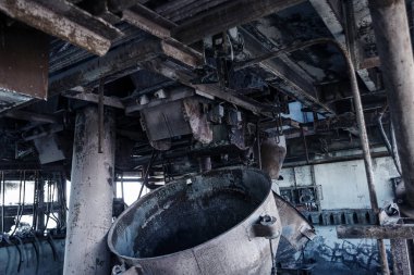 Endüstriyel Bina çimento fabrikası Chernobyl, terk edilmiş. Eski bir fabrika kalıntıları. Bi boka yaramaz, paslı metal çimento fabrikası donatımın bozuldu. Kıyamet tasarım, retro, stalker için öğe