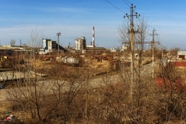 Eski paslı tren lokomotifi dışlama Çernobil bölgesi atılmış. Bölge yüksek radyoaktivite. Hayalet kasaba Pripyat. Chernobyl felaket. Paslı Sovyet Makina fabrikasında nükleer kaza alanında terk