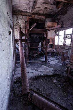 Endüstriyel Bina çimento fabrikası Chernobyl, terk edilmiş. Eski bir fabrika kalıntıları. Bi boka yaramaz, paslı metal çimento fabrikası donatımın bozuldu. Kıyamet tasarım, retro, stalker için öğe