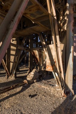 Endüstriyel Bina çimento fabrikası Chernobyl, terk edilmiş. Eski bir fabrika kalıntıları. Bi boka yaramaz, paslı metal çimento fabrikası donatımın bozuldu. Kıyamet tasarım, retro, stalker için öğe