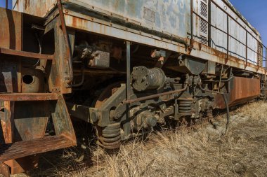 Eski paslı tren lokomotifi dışlama Çernobil bölgesi atılmış. Bölge yüksek radyoaktivite. Hayalet kasaba Pripyat. Chernobyl felaket. Paslı Sovyet Makina fabrikasında nükleer kaza alanında terk