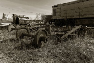 Eski paslı tren lokomotifi dışlama Çernobil bölgesi atılmış. Bölge yüksek radyoaktivite. Hayalet kasaba Pripyat. Chernobyl felaket. Paslı Sovyet Makina fabrikasında nükleer kaza alanında terk