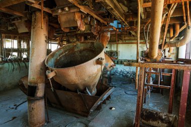 Endüstriyel Bina çimento fabrikası Chernobyl, terk edilmiş. Eski bir fabrika kalıntıları. Bi boka yaramaz, paslı metal çimento fabrikası donatımın bozuldu. Kıyamet tasarım, retro, stalker için öğe