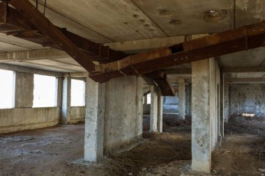 Eski paslı endüstriyel havalandırma bina terk edilmiş bir üretim; Faiz vantilasyon yok edilen idari bina fabrikaların kalıntıları. Kıyamet manzara Stalker, Çernobil, Pripyat, bölge nükleer felaket