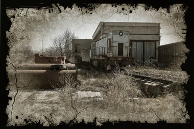 Demiryolu, kırık raylar, kırık tahta uyuyanlar terk edilmiş. Demiryolu kırık kalıntıları. Yağmaladılar eski demiryolu. Yol alabileceği bir yol vardır. Enkaz, kalıntıları, eski tuval unsurları. Seçici odak