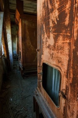 Endüstriyel Bina çimento fabrikası Chernobyl, terk edilmiş. Eski bir fabrika kalıntıları. Bi boka yaramaz, paslı metal çimento fabrikası donatımın bozuldu. Kıyamet tasarım, retro, stalker için öğe