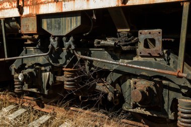 Eski paslı tren lokomotifi dışlama Çernobil bölgesi atılmış. Bölge yüksek radyoaktivite. Hayalet kasaba Pripyat. Chernobyl felaket. Paslı Sovyet Makina fabrikasında nükleer kaza alanında terk