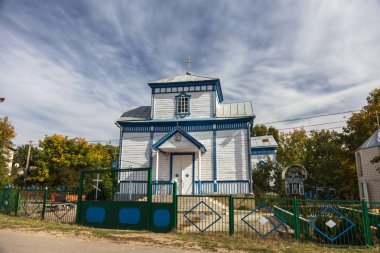 Bir küçük ahşap il Ukraynalı Ortodoks Kilisesi Moskova Patrikhanesi. Odessa region, Kodyma, 2012