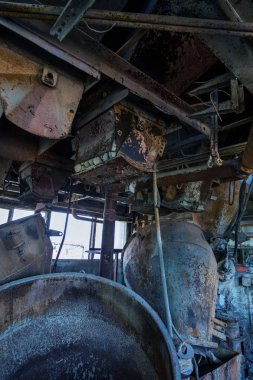 Endüstriyel Bina çimento fabrikası Chernobyl, terk edilmiş. Eski bir fabrika kalıntıları. Bi boka yaramaz, paslı metal çimento fabrikası donatımın bozuldu. Kıyamet tasarım, retro, stalker için öğe