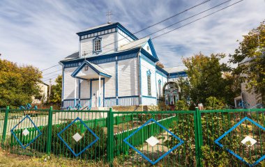 Bir küçük ahşap il Ukraynalı Ortodoks Kilisesi Moskova Patrikhanesi. Odessa region, Kodyma, 2012