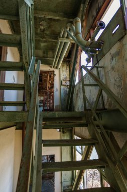 Endüstriyel Bina çimento fabrikası Chernobyl, terk edilmiş. Eski bir fabrika kalıntıları. Bi boka yaramaz, paslı metal çimento fabrikası donatımın bozuldu. Kıyamet tasarım, retro, stalker için öğe