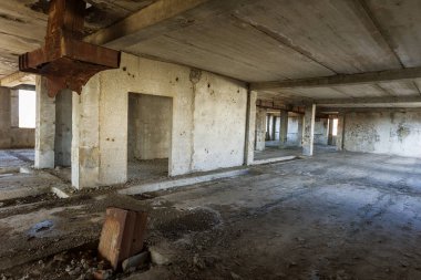 Eski paslı endüstriyel havalandırma bina terk edilmiş bir üretim; Faiz vantilasyon yok edilen idari bina fabrikaların kalıntıları. Kıyamet manzara Stalker, Çernobil, Pripyat, bölge nükleer felaket