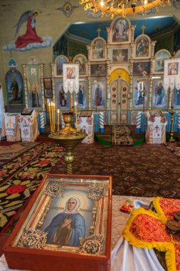 Ukraynalı Ortodoks Kilisesi Moskova Patrikhanesi iç. Ukrayna, Odessa region, Kodyma, 2012, sunak, İkonostasisin